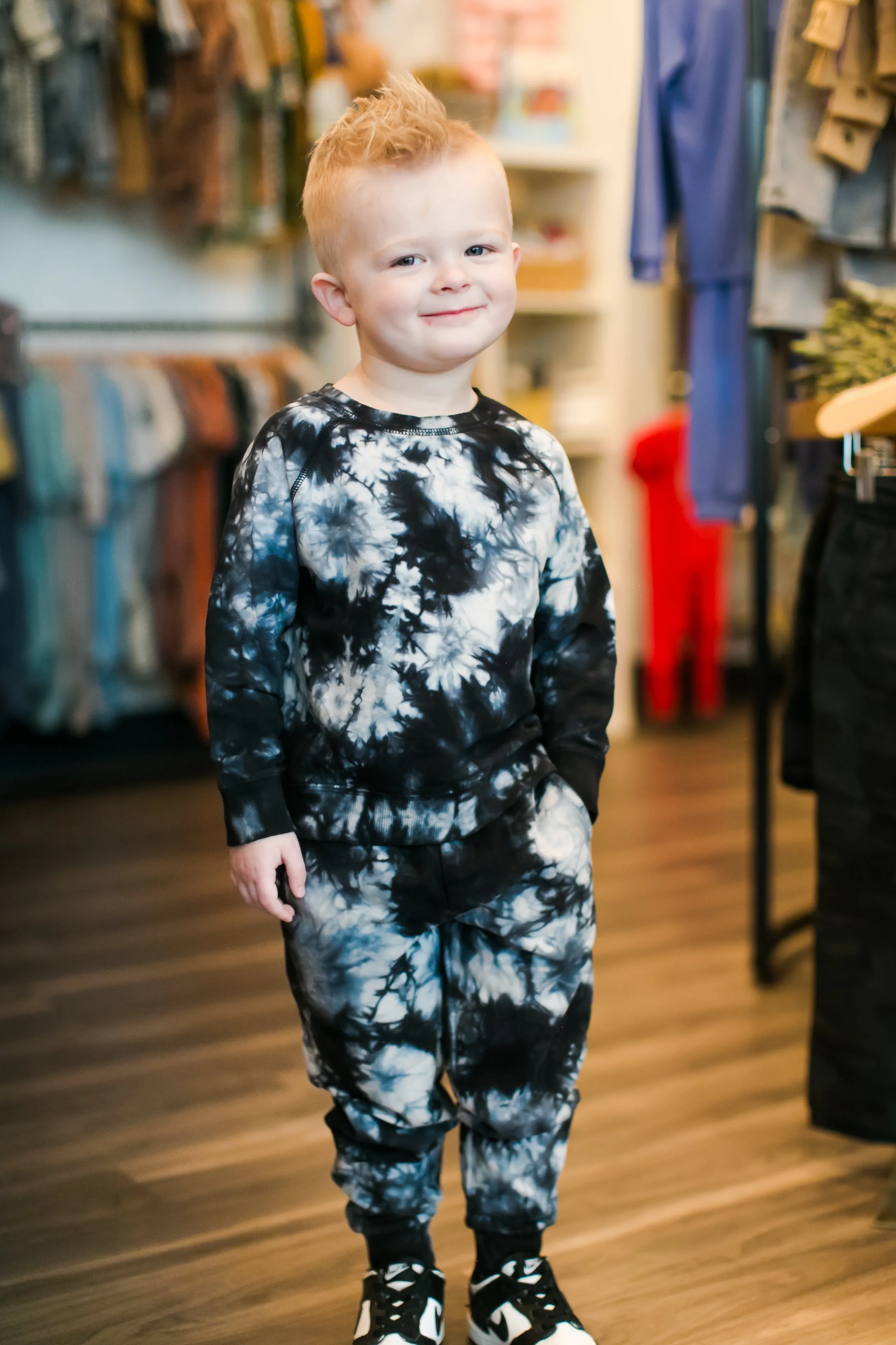 Feather 4 Arrow - Tie Dye Bonfire Pullover in Black